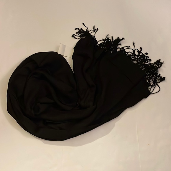 black pashmina. Long, wide, soft,multifunctional, versátil - Picture 13 of 17
